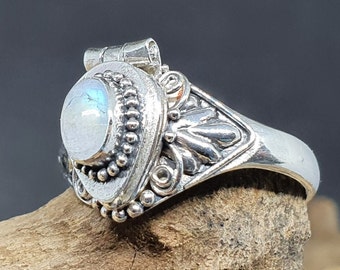 Locket Ring Poison Vial Ring Sterling Silver Moonstone Oval 6mm x 4mm Secret Compartment 925 Silver UK Size L/M US Size 5/6 Vintage (bs5m1)