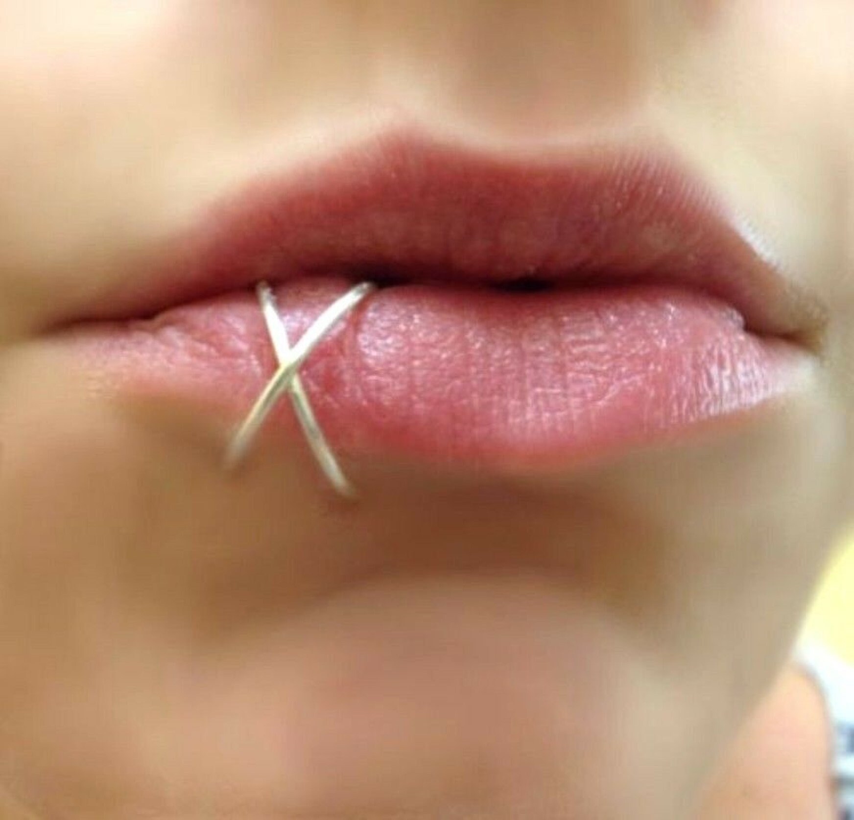 Daredorm Crossing Lips