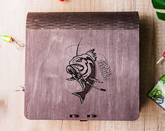 Gravierte Jig Box, Custom Jig Box, Tackle Box Organizer, personalisierte Angelgeschenke, Vatertagsgeschenk vom Sohn, Geschenk für Papa Vatertag