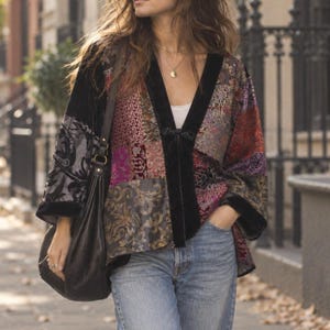 Vintage Samtseidenjacke mit Patchwork-Muster, Größe L, Schwarz-Lila, Chinoiserie, Boho-Stil
