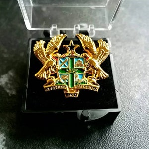 Coat of arms unisex lapel Pin/Brooch Medium Gold Plated - Birthday/Christmas Gift Any Occasion