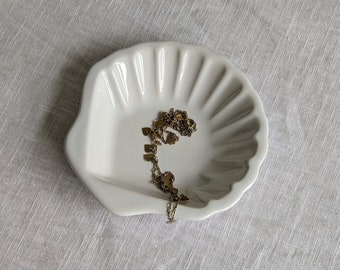 Vintage Scallop Shell Dish, Ring Dish, Catch All, Trinket Dish, Soap Dish, White Ceramic Shell, Honiton Pottery, Vintage Housewarming Gift