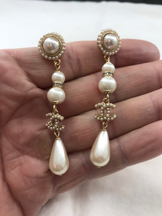 Chanel cc pearl dangle drop earrings