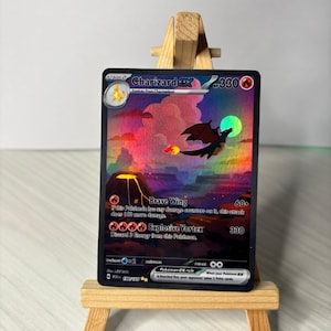 Charizard EX 151 Versione Sfondo Tramonto Custom Carta Pokémon TCG effetto Olografico arcobaleno