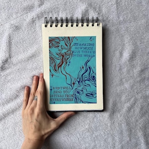 Así se pierde la guerra del tiempo: impresiones de libros, pintura de libros, sáfica, WLW, libros LGBTQ, impresiones de arte, pintura acrílica, regalos de libros, queer