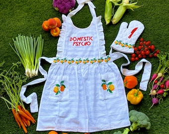 Domestic Psycho Apron & Knife Oven Mitt