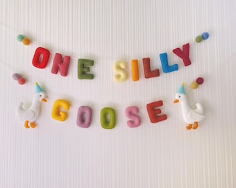 ONE SILLY GOOSE felt garland, Goose birthday banner, Silly goose birthday decor, 1st birthday party, Nursery wall decor, Felt name garland