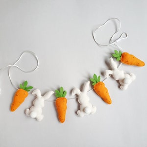 Easter bunny and carrot garland, Felt Easter garland, Rabbit decor, Easter mantle decoration, Spring pastel decor, Easter centerpiece