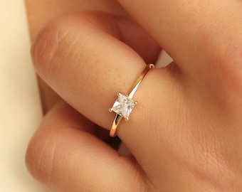 Princess Cut Einfacher Ring, Zierlicher Quadrat Diamantring, Zarter Solo Diamantring, Solitär Passender Ring, Geschenk für Frauen