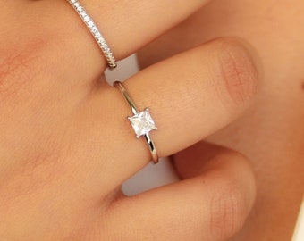 Bague simple taille princesse, bague diamant carré délicat, bague diamant solo délicate, bague solitaire assortie, cadeau pour femme