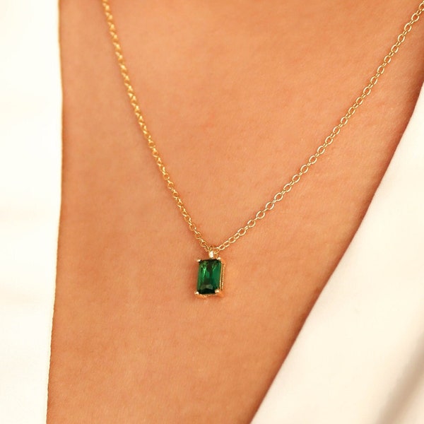 Collier émeraude en or 18 carats, collier émeraude verte, collier rectangle délicat, collier de pierre de naissance de mai, cadeau pour femme