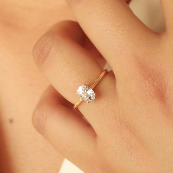 Anillo solitario de talla ovalada, anillo de compromiso ovalado chapado en oro de 18 k, anillo de promesa, anillo de propuesta delicada, anillo de diamantes ovalados, regalo para mujeres