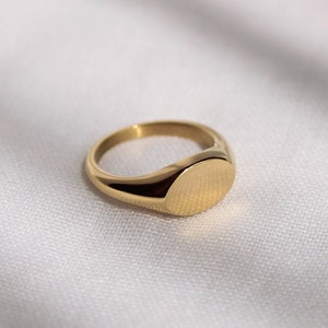 18k Gold Signet Ring, Signet Pinky Ring, Gold Pinky Ring, Oval Signet Ring, Signet Gold Rings, Gift For Women