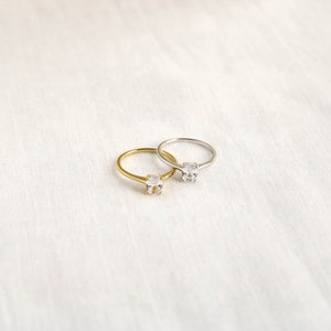 Anello solitario a taglio ovale in argento, anello di fidanzamento ovale, anello di promessa in argento, anello di proposta delicato, anello di diamanti CZ ovale, regalo per le donne immagine 5
