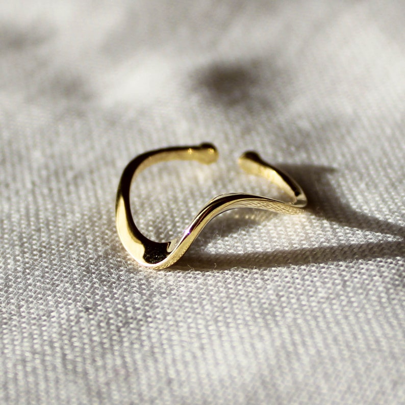 18k Gold Wave Ring, Gouden Ring, Sierlijke Golven Ring, Minimalistische Ring, Vergulde Ring, Dunne Golf Ring, Cadeau voor vrouwen afbeelding 5