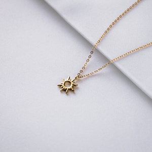 Tiny Sun Necklace, 18k Gold Plated Sun Necklace, Dainty Sunshine Necklace, Gold Sun Necklace, Wedding Necklace, Gift For Her zdjęcie 4