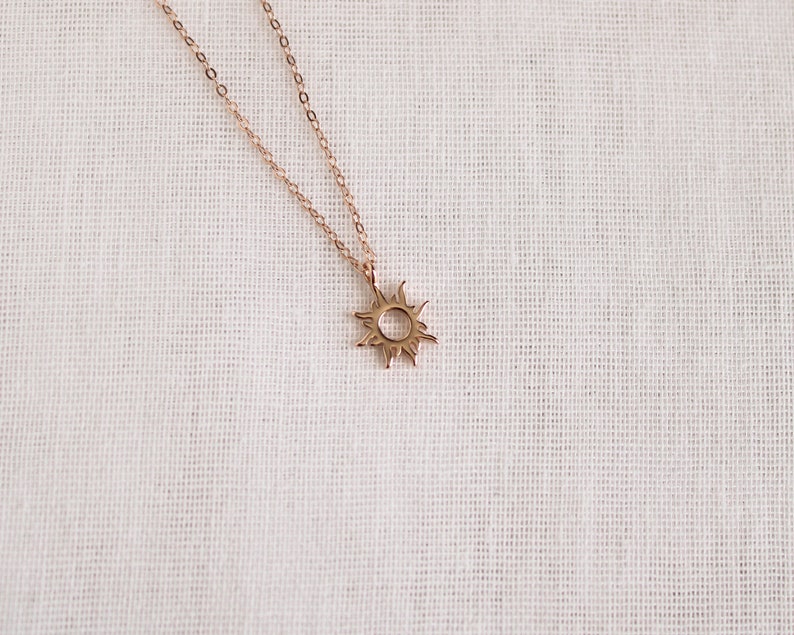 Tiny Sun Necklace, 18k Gold Plated Sun Necklace, Dainty Sunshine Necklace, Gold Sun Necklace, Wedding Necklace, Gift For Her zdjęcie 8