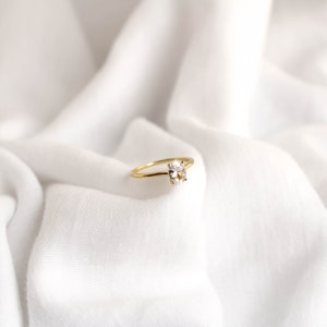 Ovaal geslepen Solitaire Ring, 18k vergulde ovale verlovingsring, belofte ring, sierlijke voorstel ring, ovale diamanten ring, cadeau voor vrouwen afbeelding 3