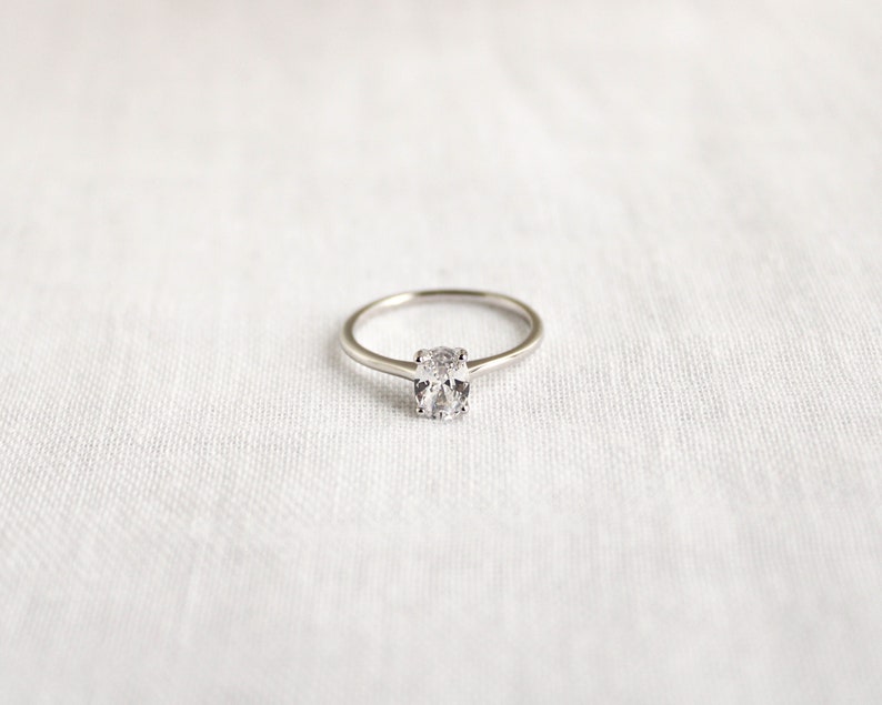 Ovaal geslepen Solitaire Ring, 18k vergulde ovale verlovingsring, belofte ring, sierlijke voorstel ring, ovale diamanten ring, cadeau voor vrouwen STERLING SILVER