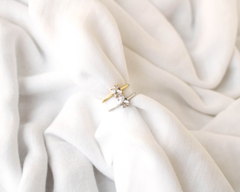 Anillo solitario de corte ovalado de plata, anillo de compromiso ovalado, anillo de promesa de plata, anillo de propuesta delicada, anillo de diamantes CZ ovalado, regalo para mujeres imagen 6