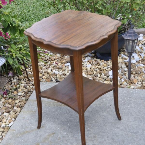 Vintage Imperial Wood Lamp/End Table