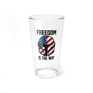 USA Mandalorian Helmet Pint Glass, 16 uncji|Gwiezdne Wojny|This is the Way|Flaga Amerykańska|Wolność, Wolność, Tyrania|Ron Paul Libertarianin|Piwo