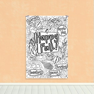 Puede incluir: Ilustración en blanco y negro de elementos de otoño, incluyendo hojas, calabazas, bellotas y un cartel que dice "Happy Fall!" con las palabras "bufandas", "tartas de manzana", "calabazas", "jerséis" y "hojas" alrededor de la imagen.