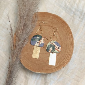 Acuarela Relief Dangle 2 / pendientes de arcilla de polímero hechos a mano / pendientes boho colgantes / arcilla de polímero y latón libre de níquel
