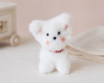 Small white dog, wool stem puppy, handmade dog, for Blythe doll, poseable