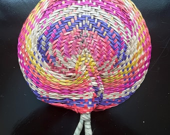 Abanico de mano marrón natural Filipinas Arcoíris verde amarillo rosa morado 07