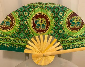 Handwaaier van Thaise bamboe, print met groene olifant