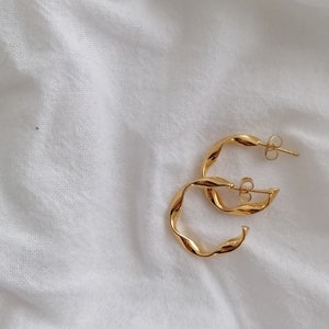 Creolen Gold Ohrringe Gold Gedrehte Creolen gold Goldene Kreolen Runde Ohrringe gold Goldschmuck Frauen Bild 4