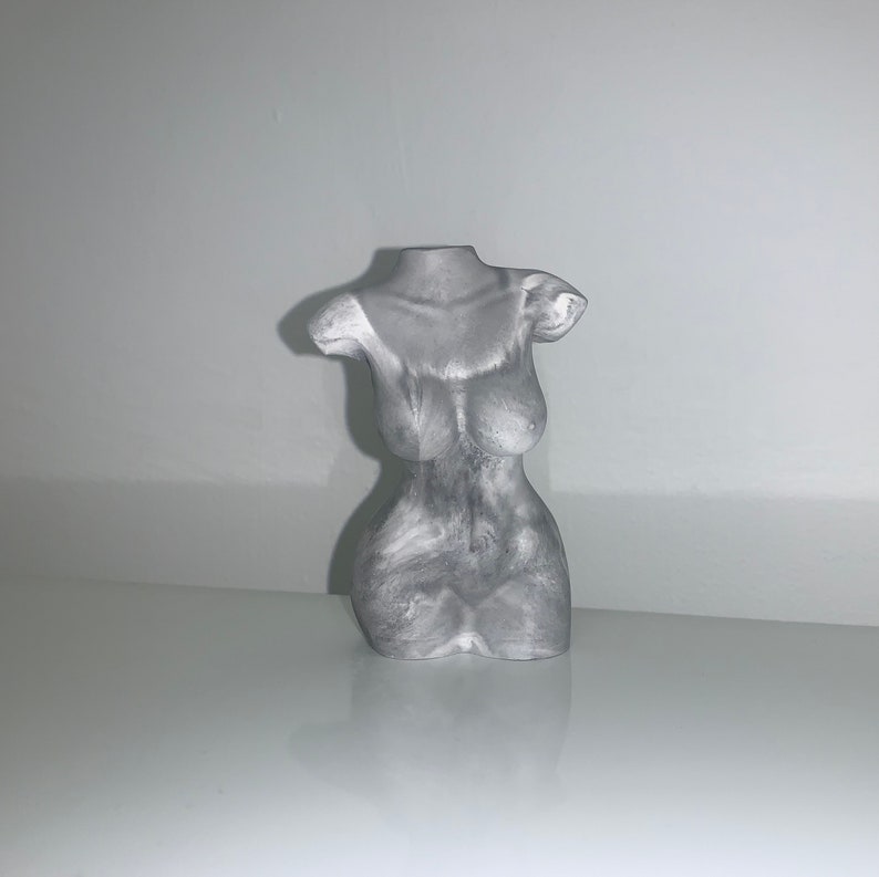 Concrete Body Figure x Grey Marble