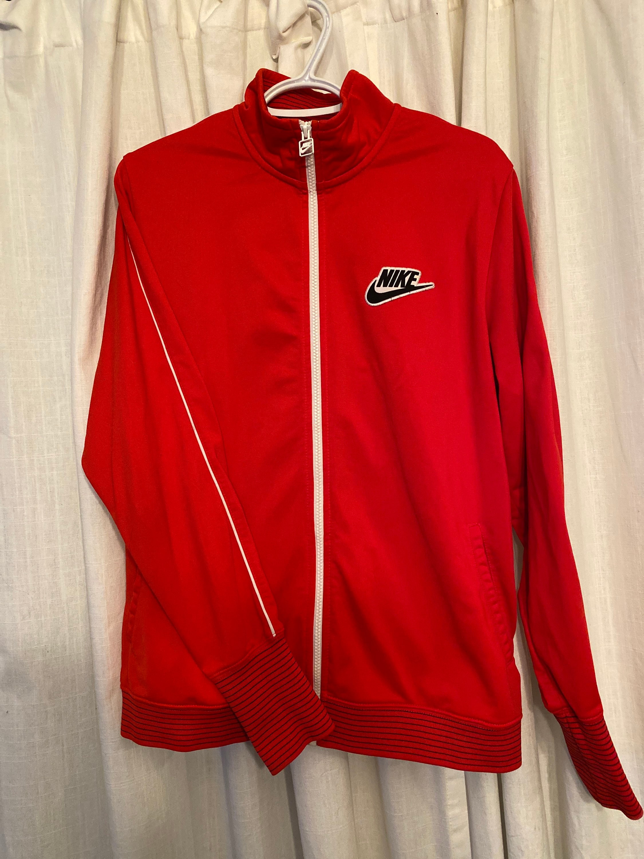 red zip up nike hoodie