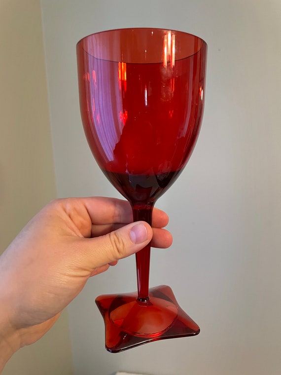 Star Bottom Red Durable Wine Glasses / Red Cups / Christmas Glasses  /holiday Glassware / Red Goblets / Stained Plastic Cups / Durable Cups 