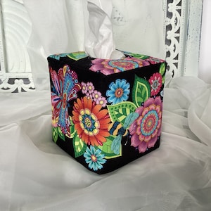 Garden wonders tissue box cover