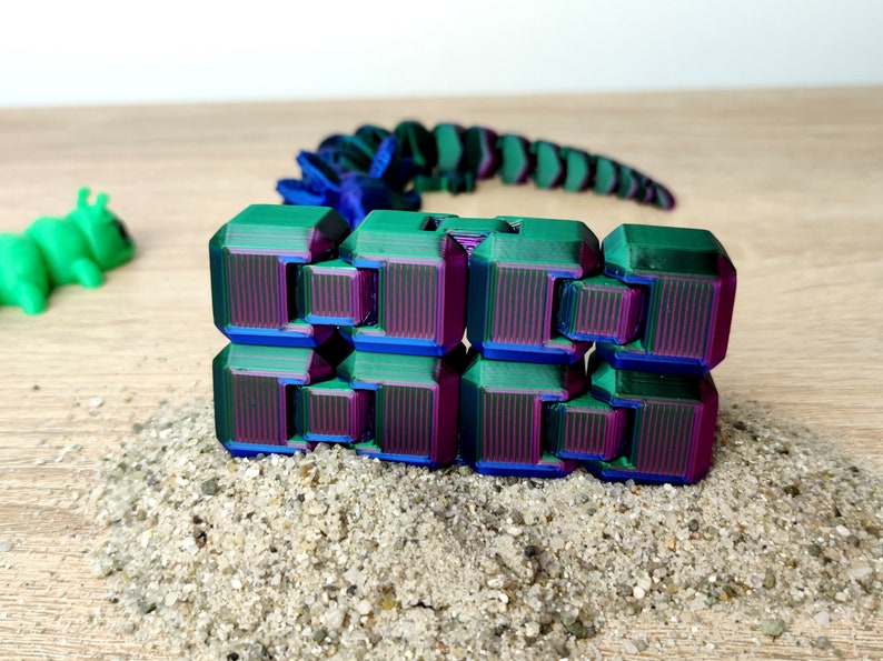 Infinity Cube - Lose Yourself in Its Endless Hypnotic Movement Fidget ...