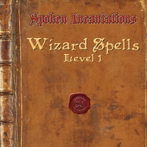 Könnte beinhalten: Ein antikes, ledergebundenes Buch mit dem Titel "Spoken Incantations Wizard Spells Level 1" auf dem Einband. Das Buch hat ein rotes Siegel aus Wachs mit den Initialen "SI" auf dem Einband.