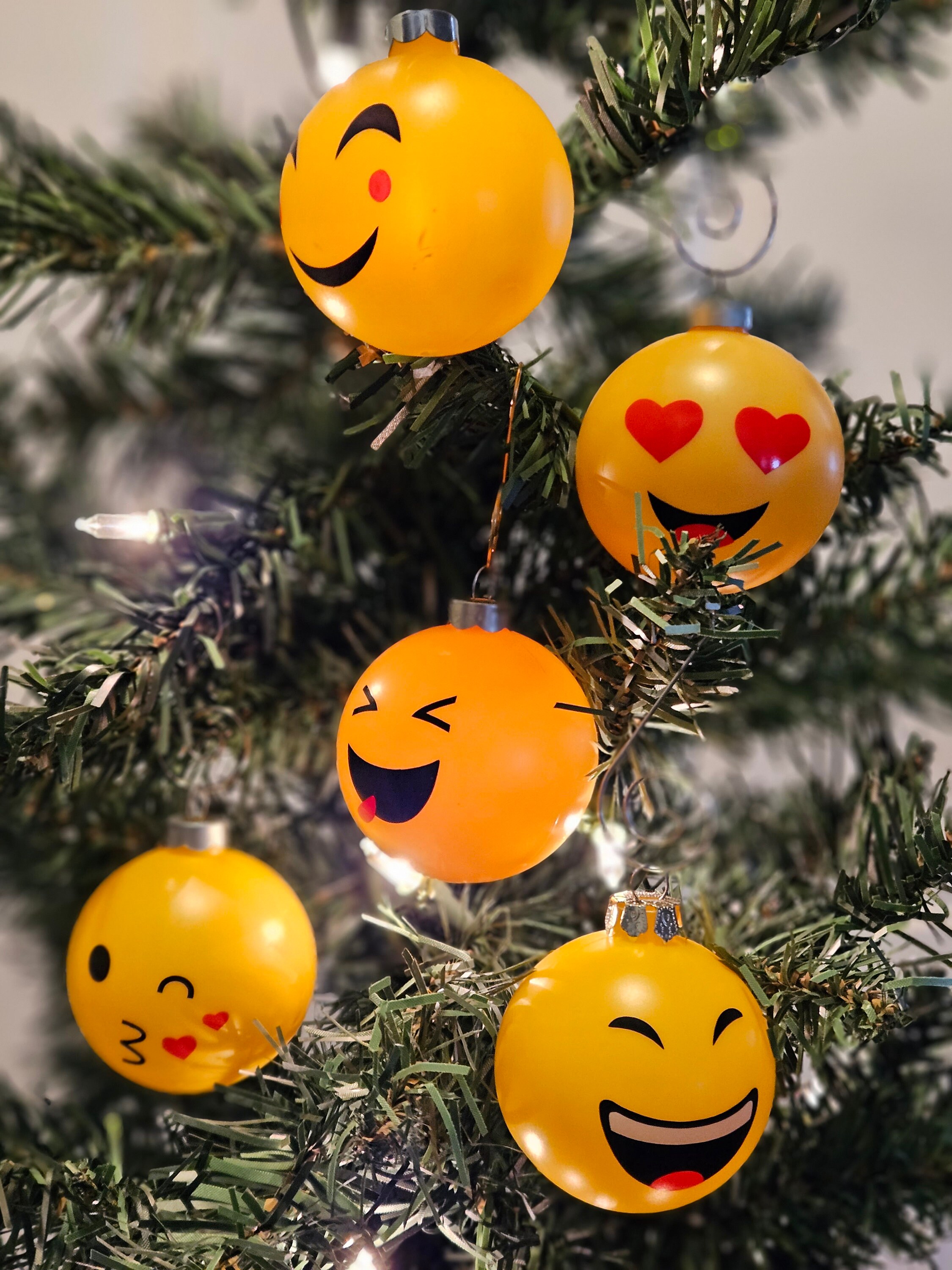 Emoji Emote (random) Ornament