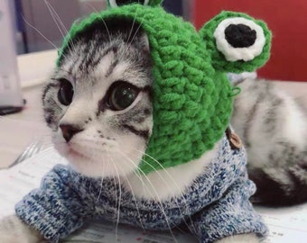 Green knitted yarn frog hat for cat or samll animal small and medium (cat accessories, small animal accessories, cat gifts yarn, cat hat)