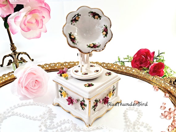 Royal Albert Old Country Roses Antique Music Player Musical