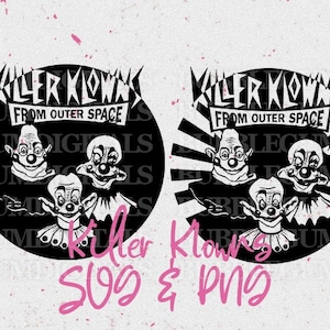 Könnte beinhalten: Schwarz-weiße Grafik mit dem Text "KILLER KLOWNS FROM OUTER SPACE" und drei Clown-Illustrationen. Die Worte "Killer Klowns SVG & PNG" sind darunter in Pink geschrieben.