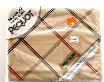 Vintage Twin Fitted Sheet No Iron Luxury Muslin Pequot NIB Deadstock Vintage Sheet Bedding Linens (Target  / Springs) Made in the USA