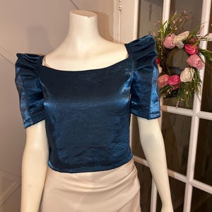 Haut bleu marine moderne philippiniana, moyen