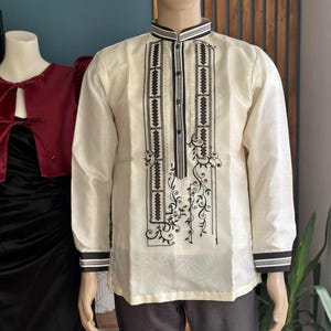 Modern Barong Tagalog Traditional Mens Filipino Wear Pina Organza Embroidered