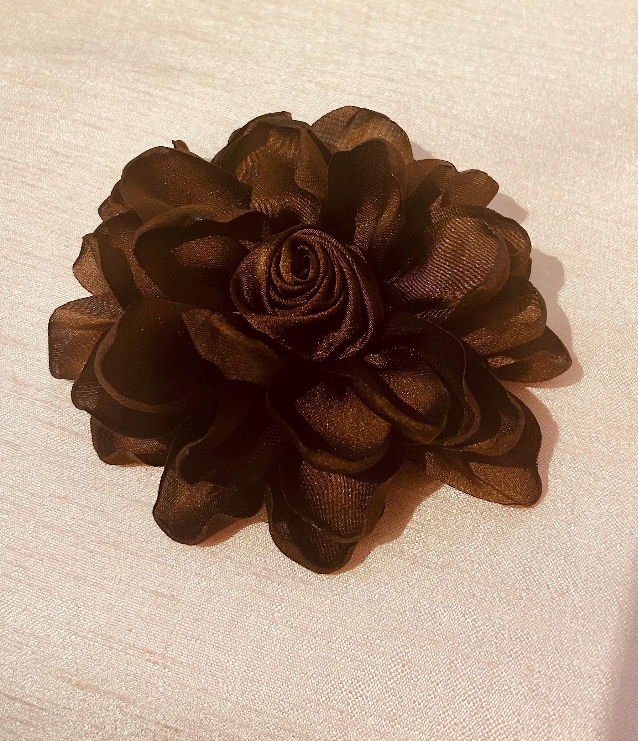 Vintage Bloem Broche, Zwart Zilverkleurige Legering, Decoratieve Sjaalspeld voor Dames Kleding, Model 2039