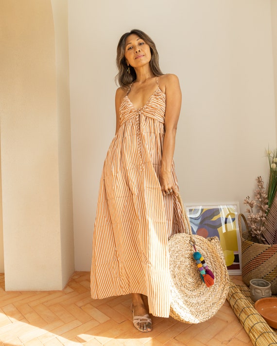 Elegant Women's Knee-Length Light Yellow Dress With Spaghetti Straps And Ruffled Detail