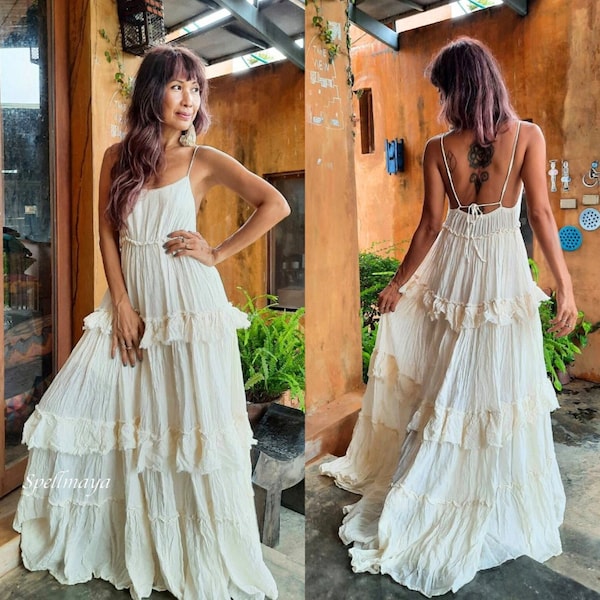 Romantisches Boho Brautkleid Maxi Länge mit Spaghettiträgern und Rüschenfransen. Boho Brautkleid. Fließendes Off White Kleid. langes Kleid