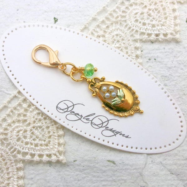 Zipper Pull Victorian Flower charm planner jewelry - Planner Jewelry - Spring Flower - Handmade - Gift under 10 - TN - Travelers notebook