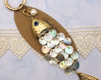 Mother of pearl Fish Purse Charm -Summer Fun Beach Bag Dangle - Handbag jewelry - Pressure clasp - Keychain - Shell Pearl